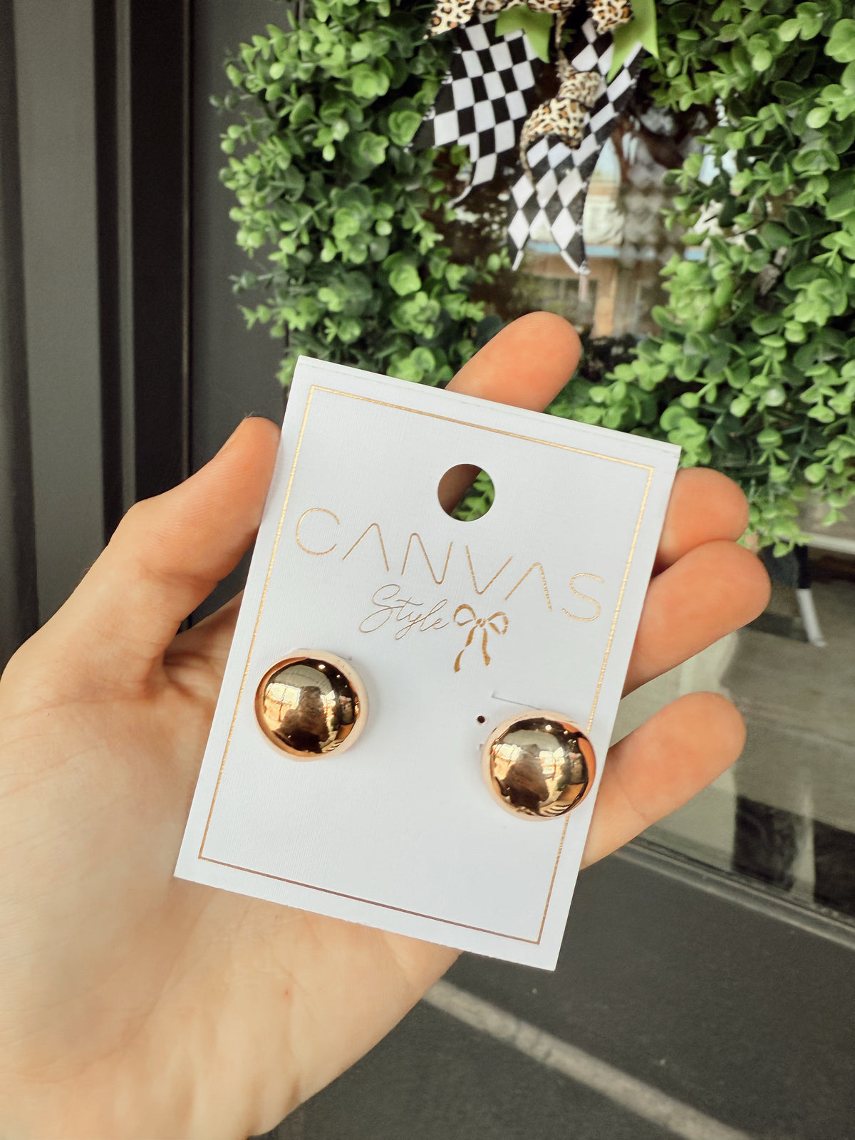 Tucker Stud Earrings in Shiny Gold